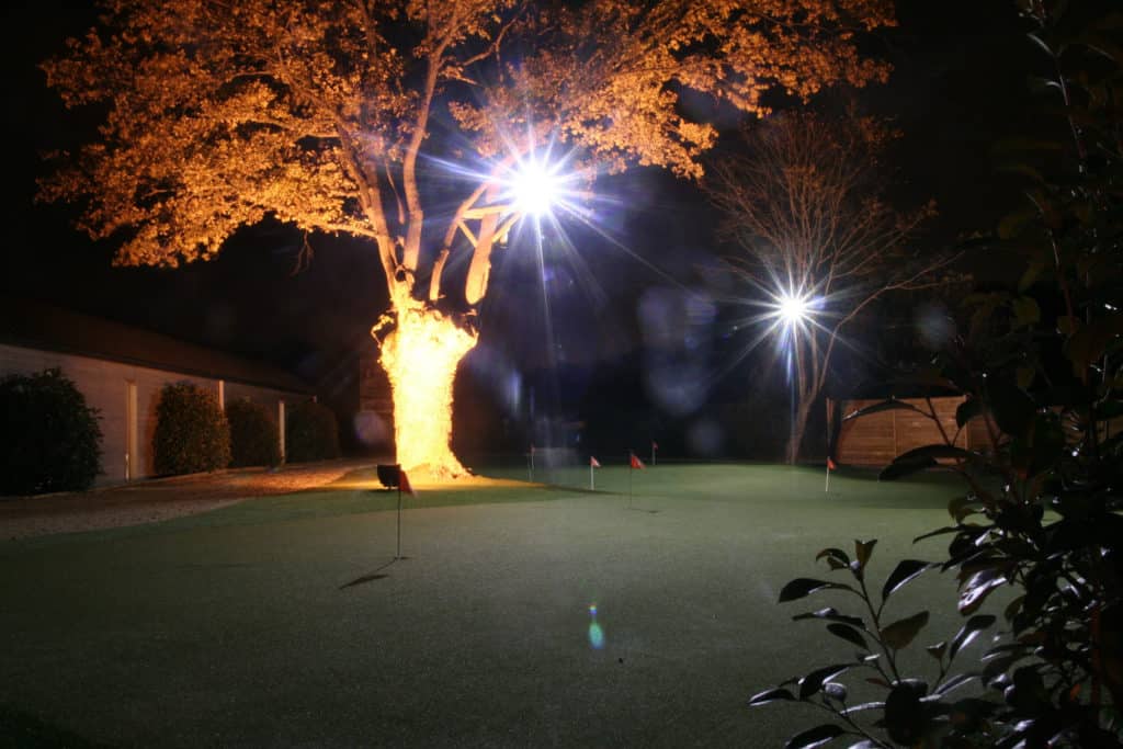 NeoGolf-Jouer-au-golf-la-nuit