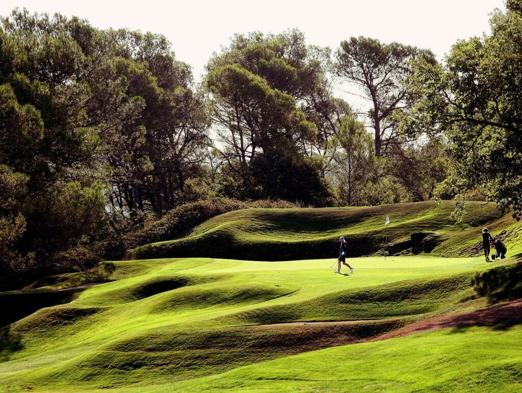 Golf de Barbaroux golfeur putting green bunker