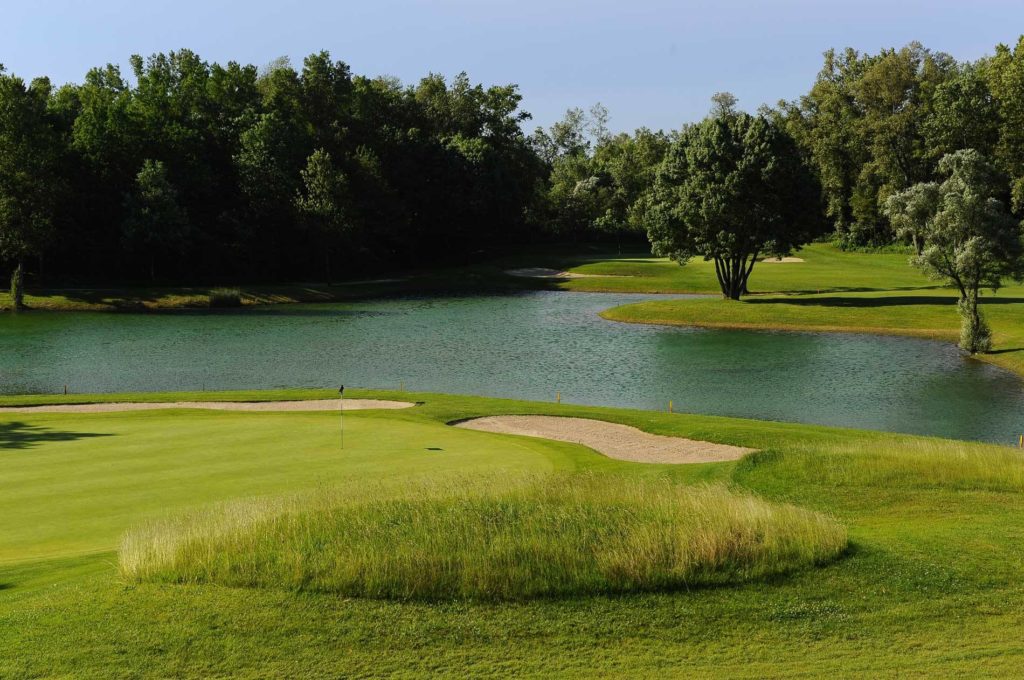 Golf Club de Lyon Parcours de golf Obstacle d'eau Greens Fairway Auvergne
