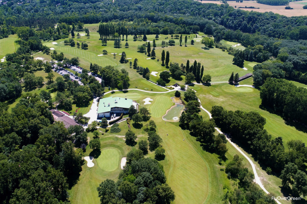 Golf Club de Lyon Vue aerienne du parcours de golf 18 trous et du Club-House