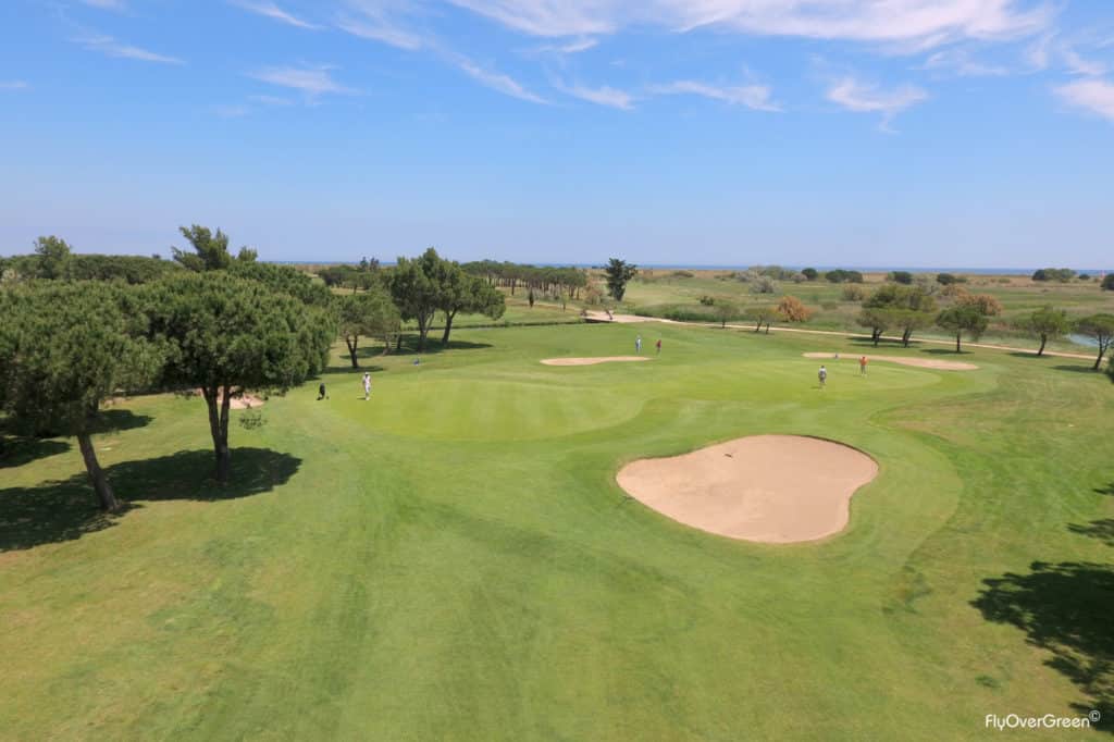 Golf de Saint-Cyprien vue aerienne competition de golf golfeurs green fairway pins bunker