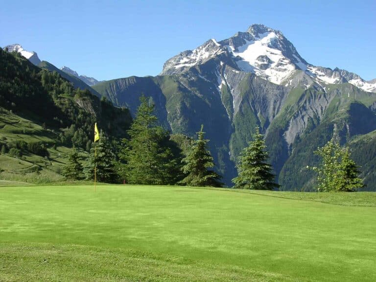 Golf des deux Alpes 2 Alpes Parcours de golf 9 trous auvergne