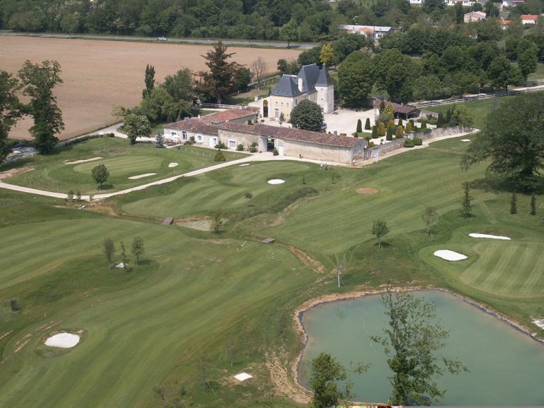 Golf course of the Château de la Vallade Aerial view