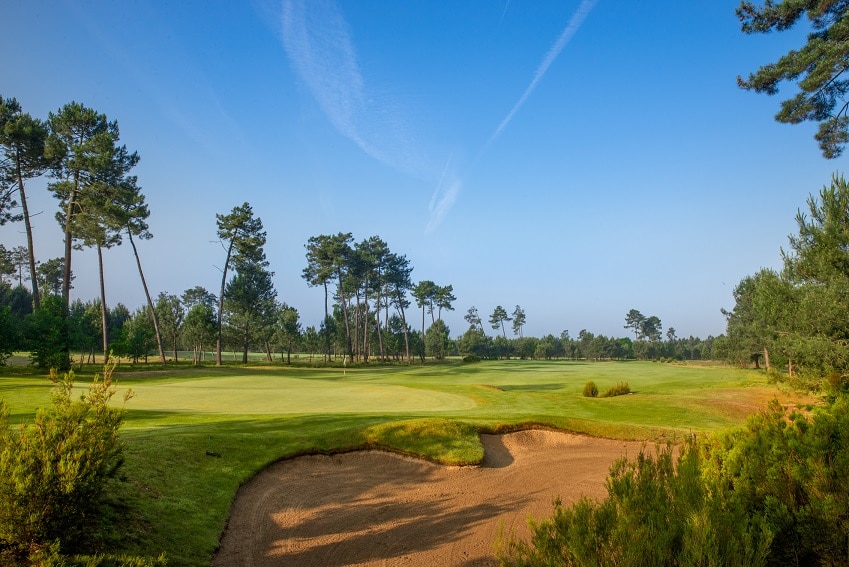 ciel-bleu-golf-green beau parcours de golf Bordeaux golf du Médoc