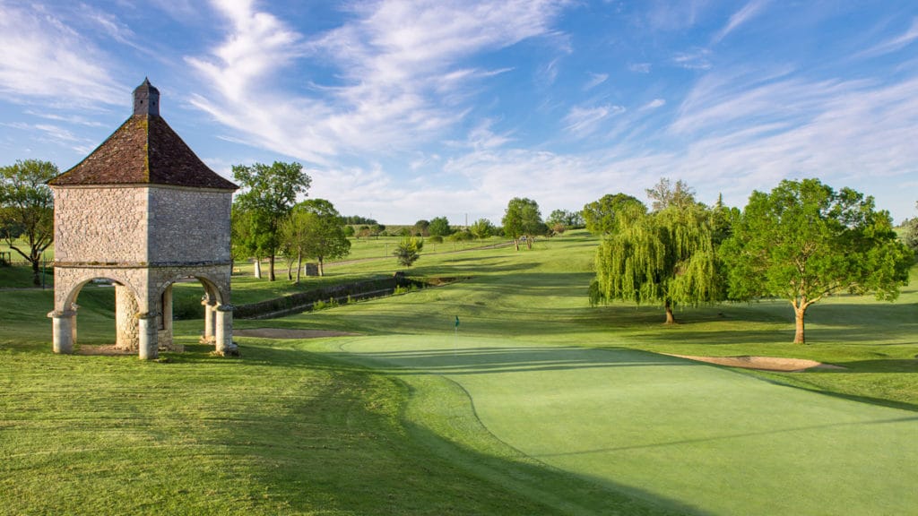 18 trous club-house parcours de golf entretien parfait