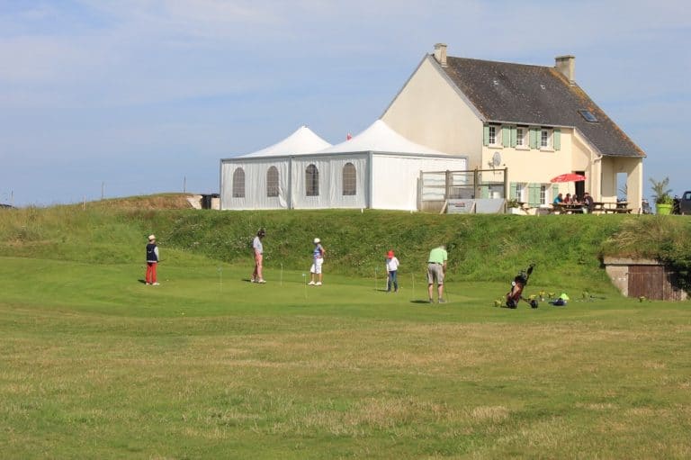 Club-House Putting-Green Golfeurs Golf de la Presqu’île du Cotentin