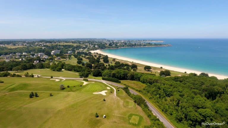 Golf De Saint-Cast Widok z lotu ptaka 18-dołkowe pole golfowe graniczące z Oceanem Atlantyckim