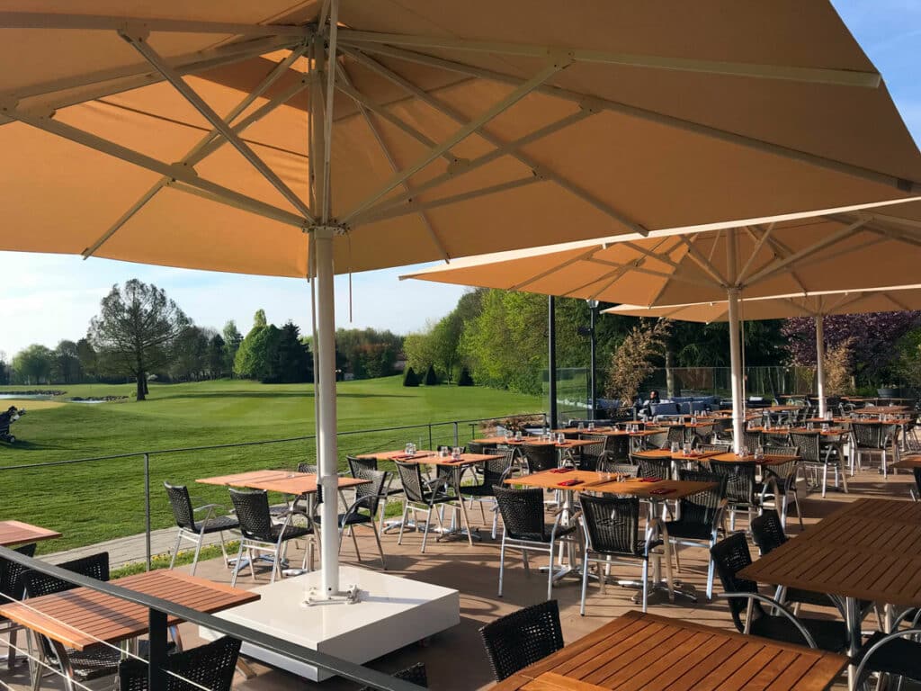 golf-bussy-Guermantes-Marne-la-Vallee-terrasse-Restaurant vue parcours de golf
