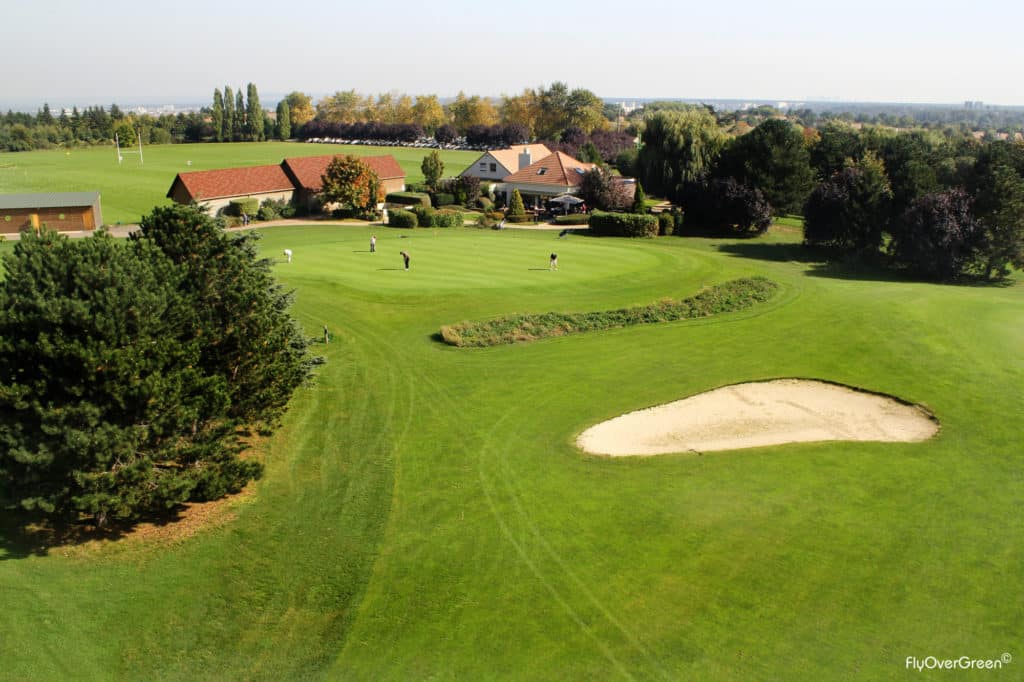 Golf De Villennes Clubhouse putting green