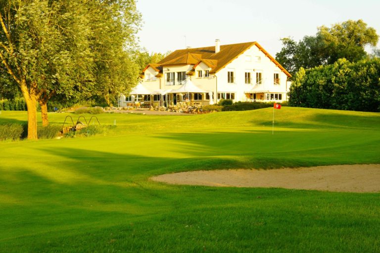 Golf de Beaune Levernois Club-House green 9 සිට