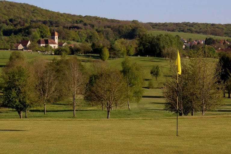 Терен за голф Лукеуил-Беллевуе са 18 рупа и долинама
