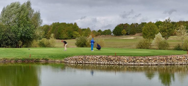 UGOLF (Garden Golf de Bourges) Golfeurs green en Île