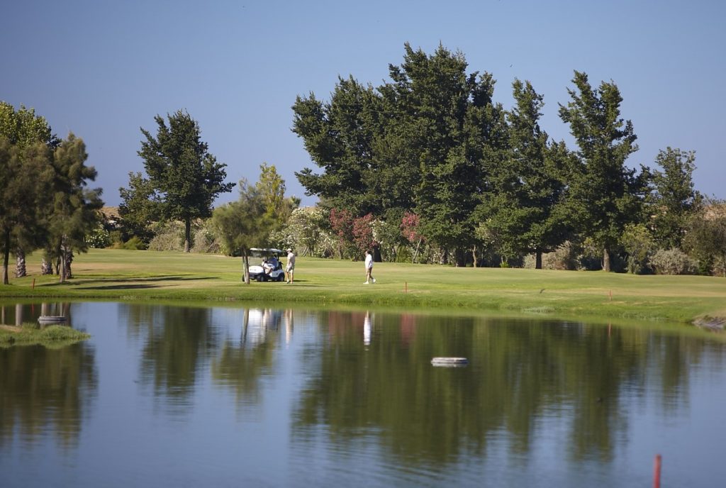 ALBUFEIRA, ALGARVE Salgados Golf Course Golffeurs jouer golf voiturette
