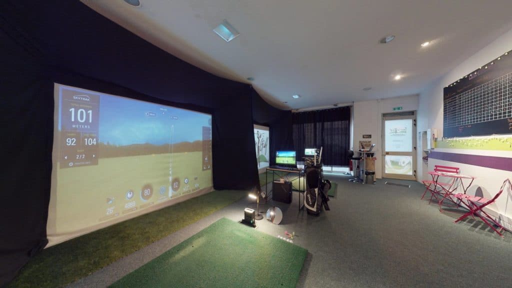 Vidéoprojecteur pour simulateur de golf - Herewegolf