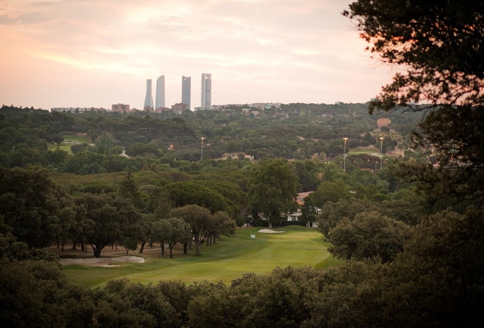 Club de Campo Villa de Madrid 36 trous jouer golf Espagne Madrid vue ville