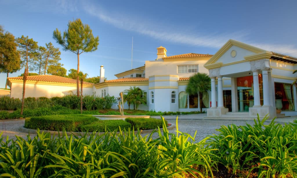 Pinheiros Altos Golf Resort Club-house hotel reataurant Pro-shop