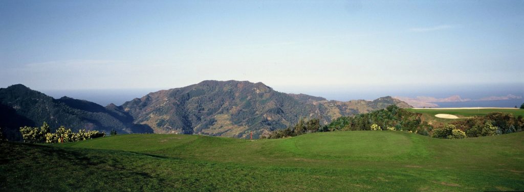 Santo Da Serra Golf Club Machico-Madeira, Portugal Montagne et océan
