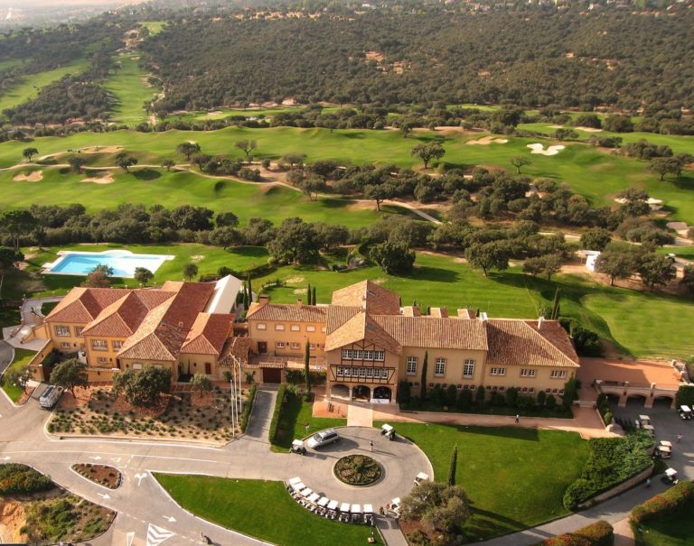 The Real Sociedad Hipica Espanola Club de Campo Vue aerienne du golf