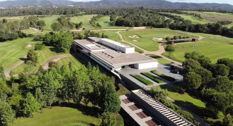 Real Club de Golf El Prat Nhà hàng câu lạc bộ-Khách sạn nhà ở