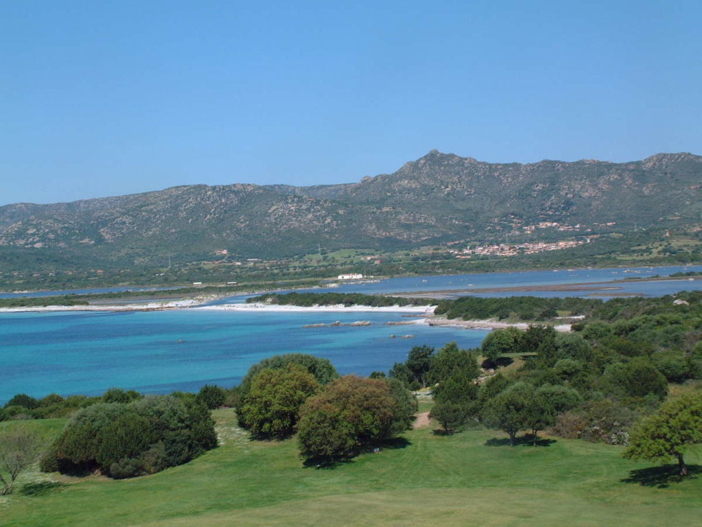 Golf Club Puntaldia 9 trous vue mer