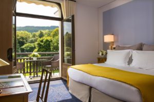 Hôtel Royal - Évian-les-Bains, France - chambre balcon vue sur parcours de golf 18 trous