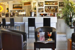 Hôtel du Golf de l'Ailette, The Originals Relais (Qualys-Hotel) Bar