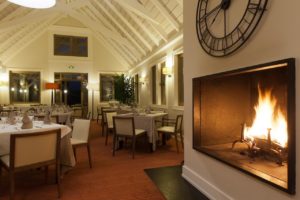 Le Gingko - Hotel du Golf Parc Robert Hersant Salle de restaurant sale cheminée