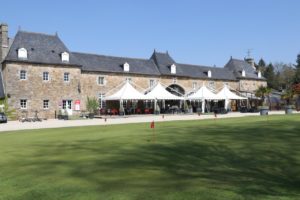 Les Ormes Domaine et Resort Golf clubhouse putting green