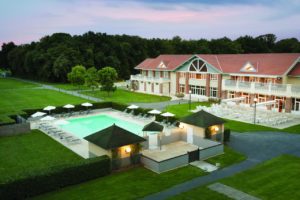 Mercure Chantilly Resort & Conventions Vue aerienne parcours de golf hotel