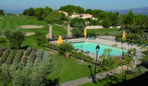 Pierre & Vacances Hotel du Golf de Pont Royal en Provence Sur le parcours de golf