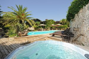 Piscine palmier A Cheda Hotel Bonifacio Corse proche Golf