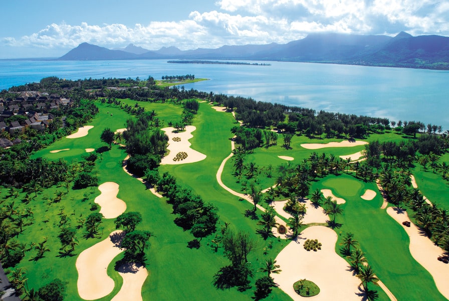 paradis-golf-club vue aerienne du parcours de golf Mer ocean voyage bunker green faune flore