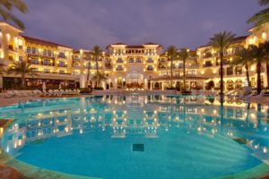 Caleia Mar Menor Golf & Spa Resort Photo de l'hotel la nuit