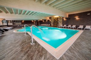 Chervò Golf Hotel Spa Piscine couverte spa massage