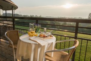 East Sussex National Hotel, Golf Resort & Spa Petit dejeuner terrasse vue parcours de golf