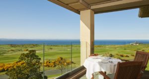 Fairmont St Andrews Petit dejeuenr balcon vue sur golf Vacances Golf Ecosse
