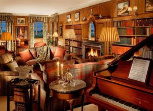 Greywalls Hotel salonn bibliotheque piano