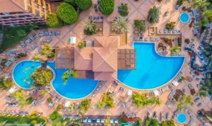 H10 Costa Adeje Palace Vue aerienne piscine