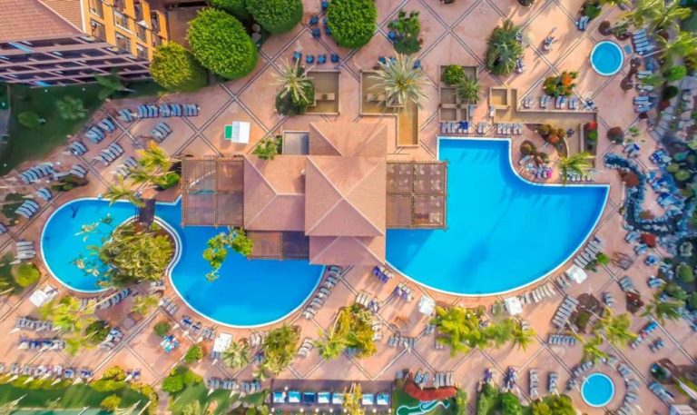 H10 Costa Adeje Palace Vue aerienne piscine