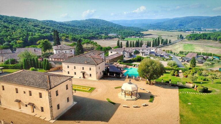 La Bagnaia Golf & Spa Resort Siena Toscane italie vue aerienne