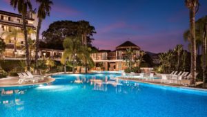 The Westin La Quinta Golf Resort & Spa Vue pisicine hotel nuit lumiere eclairage