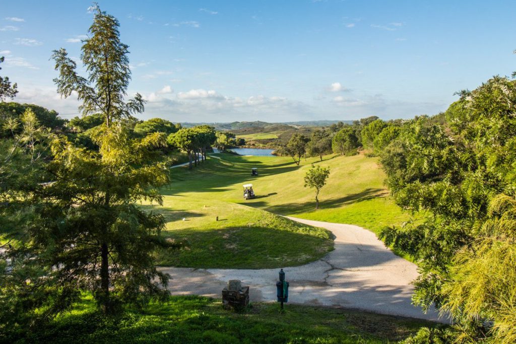 jouer au golf en Algarve Castro Marim Golfe and Country Club green fairway bunker