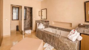 salle de bain Al Maaden Villa Hotel & Spa