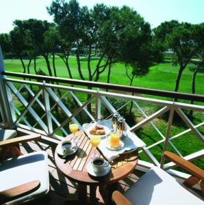 Hotel Nuevo Portil Golf petit dejeuner vue sur parcours de golf