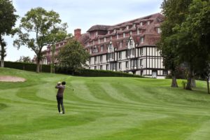 Golf egonaldia Normandian golf Frantziako golf zelaiaren gida eta hotelen egonaldia asteburuko oporrak