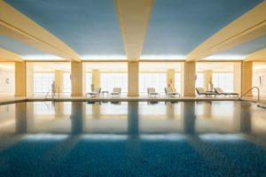 piscine interieure spa Envía Almería Apartments Spa & Golf