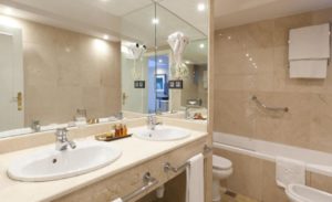 salle de bain douche baignoire Los Monteros Marbella Hotel & Spa