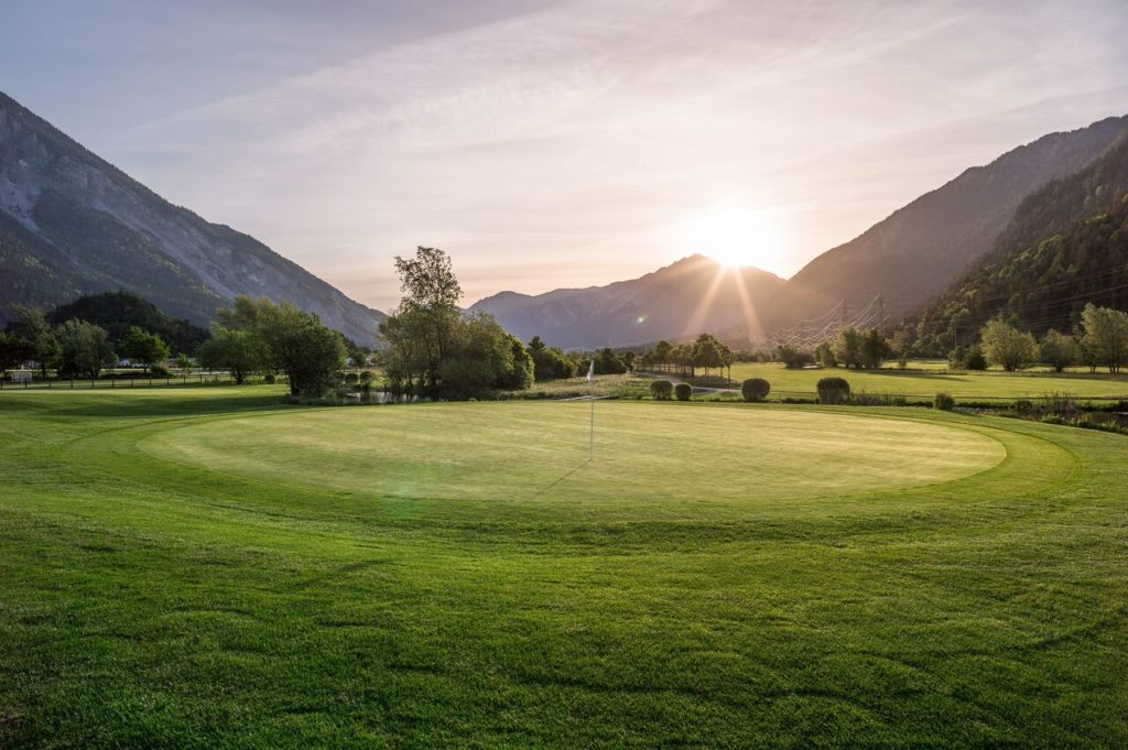 Domat Ems Golf Club parcours de golf vue montagne