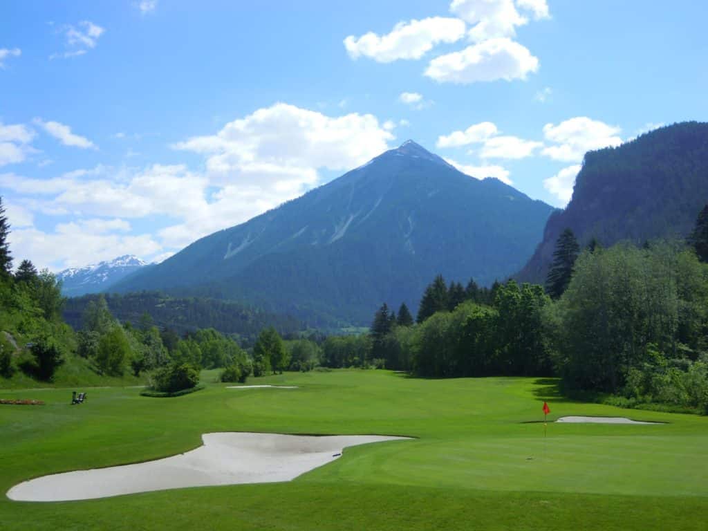Golf Club Alvaneu Bad parcours de golf suisse montagne green fairway bunker