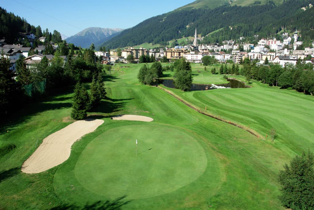 Golf Club Davos Vue aerienne du parcours de golf 18 trous